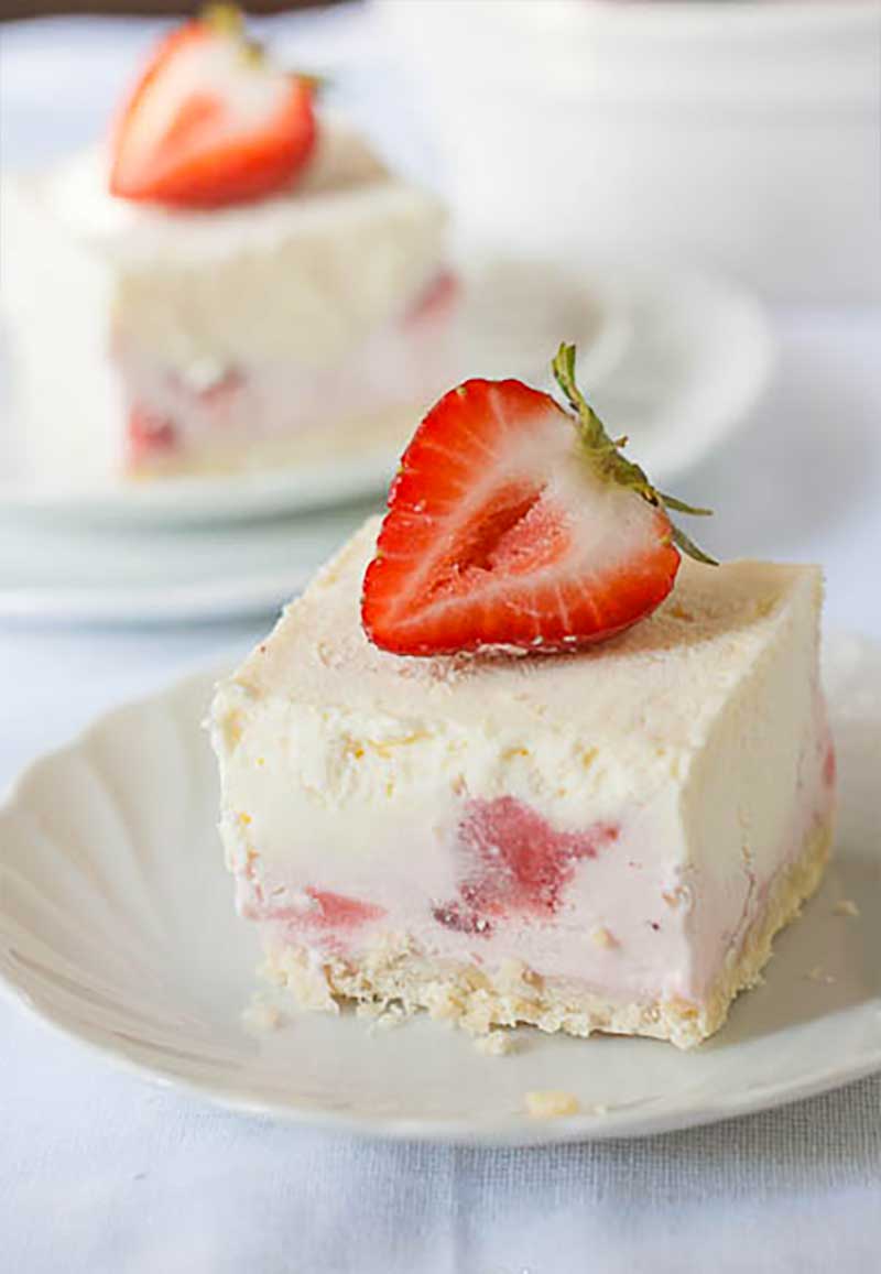 Frozen White Chocolate Strawberry Dessert   Frozen White Chocolate Strawberry Dessert 00 